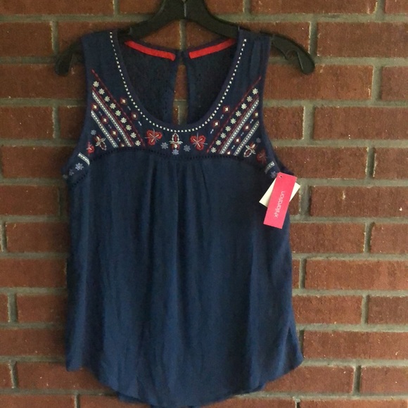 Red white &tune collection-size Medium-xhilaration - Picture 2 of 13